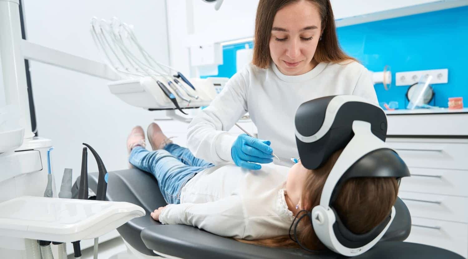 How Dentists Treat Patients with Dental Anxiety Using VR Technology